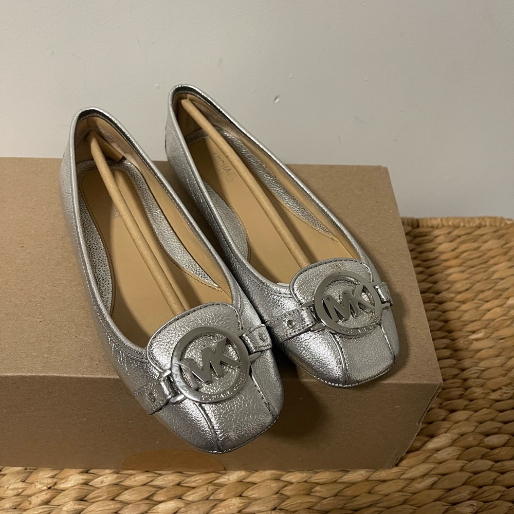 Micheal Kors women’s fulton leather flats